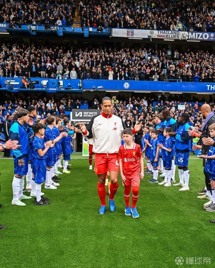 利物浦击败切尔西，梅西进球助曼城夺冠