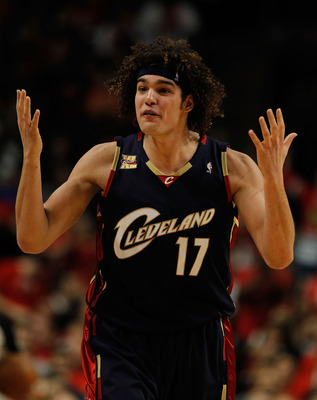 骑士前锋因私人原因缺席训练，是否出战未定