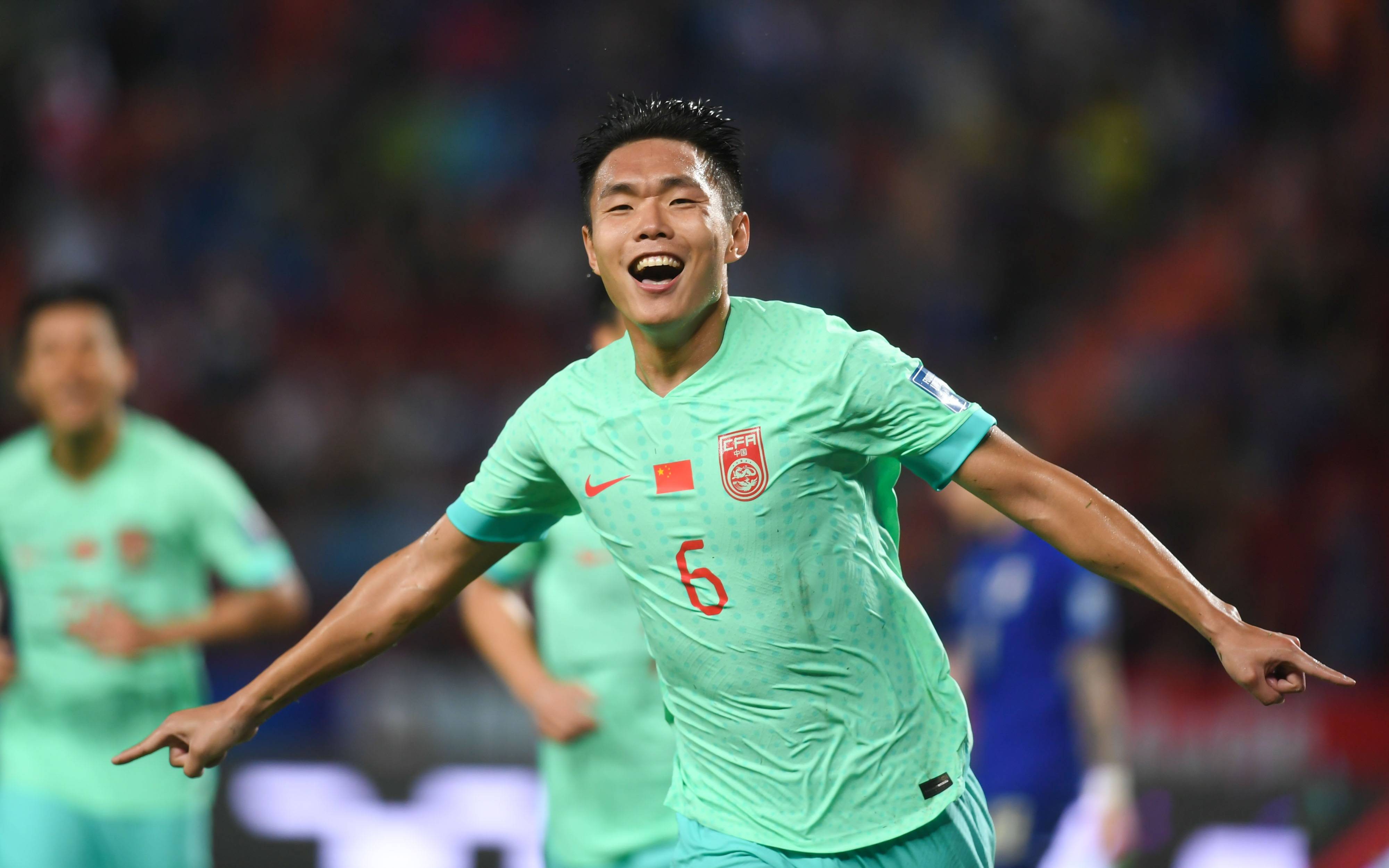 足球界瞩目战队实力出众，连续击败对手！的简单介绍