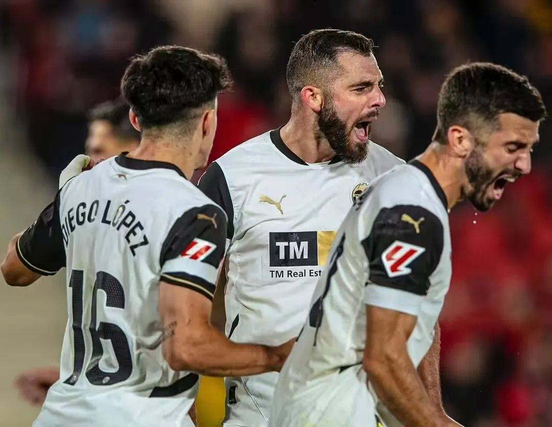 巴萨后卫神勇救险，助球队成功保级，如何那个评论如果.